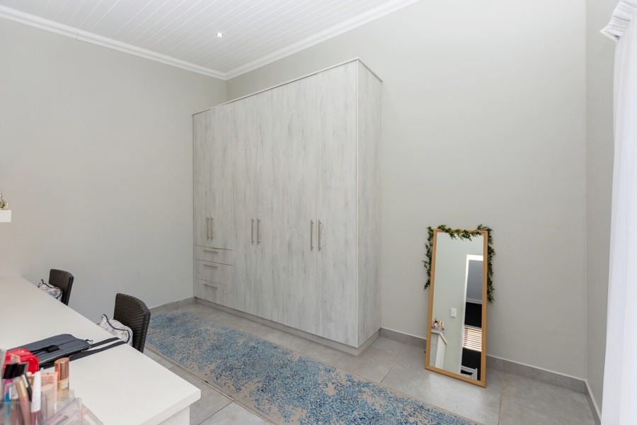 5 Bedroom Property for Sale in Myburgh Park Western Cape